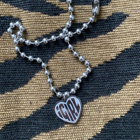 iGirl Necklace - Picture 1 of 1